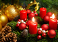 Adventkranz mit zwei brennenden Kerzen. / iStock/Smileus Adventkranz mit zwei brennenden Kerzen.