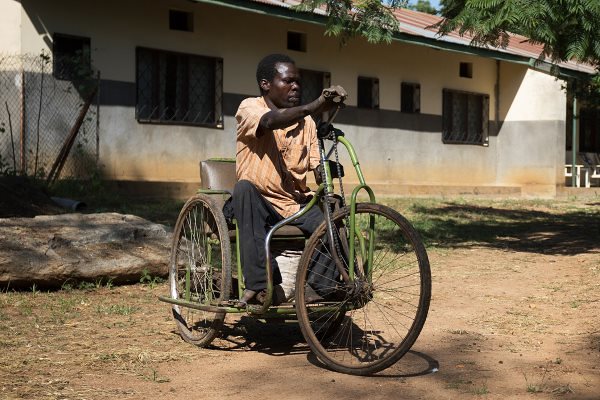 Räder der Hoffnung: Dreiräder für gehbehinderte Menschen in Afrika