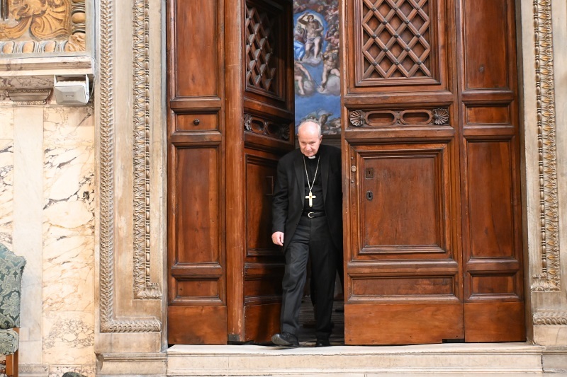Schönborn zur Synode: Blick weiten - Warnung vor kirchlicher Nabelschau