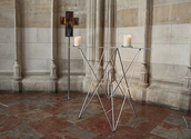 Altar klein, Prozessionskreuz mit Ständer, LED-Kerze mit Glasteller