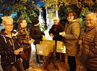 Pralinenverkauf in Kleinrötz / Gabi Mannersdorfer Pfarre Harmannsdorf - 18. 10. 25