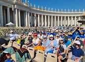 Am Petersplatz vor der Papstaudienz