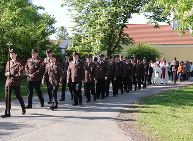 Prozession zu Ehren des Hl. Florian und Hl. Messe mit Neupriester P. Johannes Paul Suchy OSB und Pfarrer P. Michael