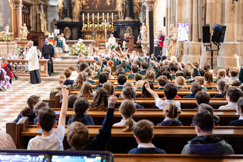 500 Kinder lernten den heiligen Klemens kennen
