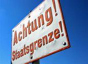 Schild Achtung Staatsgrenze/bilderbox.com