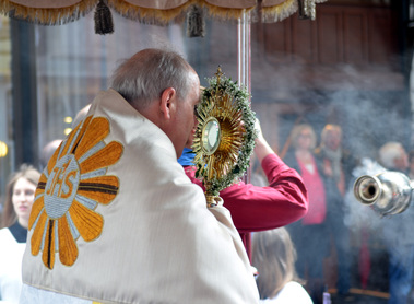 Das Hochfest Des Leibes Und Blutes Christi