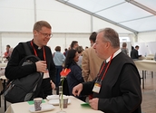 Frühstück im Zelt neben dem Stephansdom für die Delegierten.