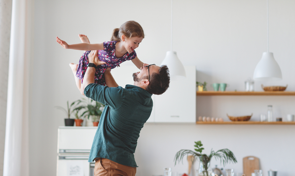 Vater mit Tochter / iStock/Evgeny Atamanenko, evgenyatamanenko Vater mit Tochter