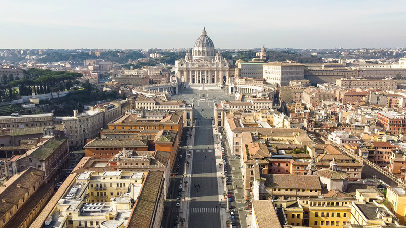 St. Peter’s Square (Piazza San Pietro), designed by Bernini, appears right in front of me. It’s still a mystery for me how 1.5 M people were able to gather here for the beatification of Pope John Paul II. Framed by the colonnades, four columns deep, 
