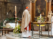 Das Osterfest ist das wichtigste Fest der Katholischen Kirche. Die Osternacht mit der Erinnerung an die Auferstehung Jesu bildet den Höhepunkt des Triduum Sacrum.  Jesus hat den Tod überwunden und ist auferstanden. Gott hat Jesus von den Toten auferw