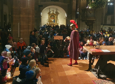 Volle Kirche beim Martinsfest in Mödling