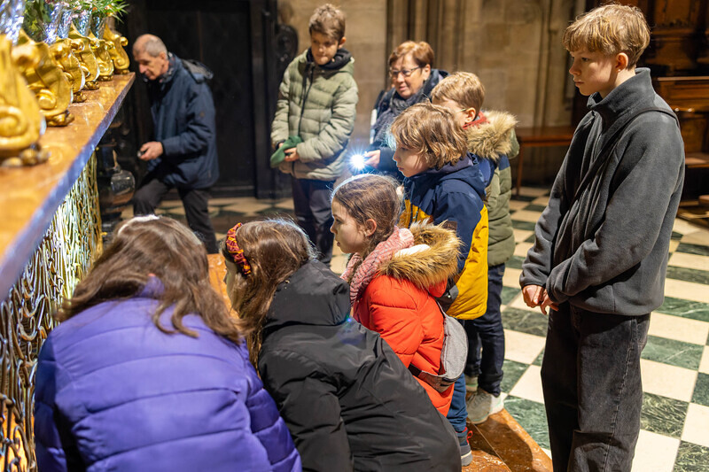 Seit 1997 gibt es den beliebten besinnlichen Abendbesuch im Stephansdom. Das Kinderführungsteam – nunmehr bestehend aus Margareta Chwatal, Reinhard H. Gruber, Karl Grohmann, Georg Urban und Florian Bauchinger – bietet diese Art von Führungen für Kind