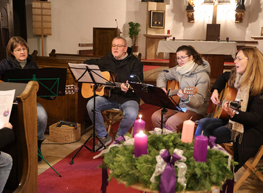 Gitarrenbegleitung mit Elisabeth Rohringer, Heinz Wilfinger, Sandra Scheibböck und Tanja Trappl