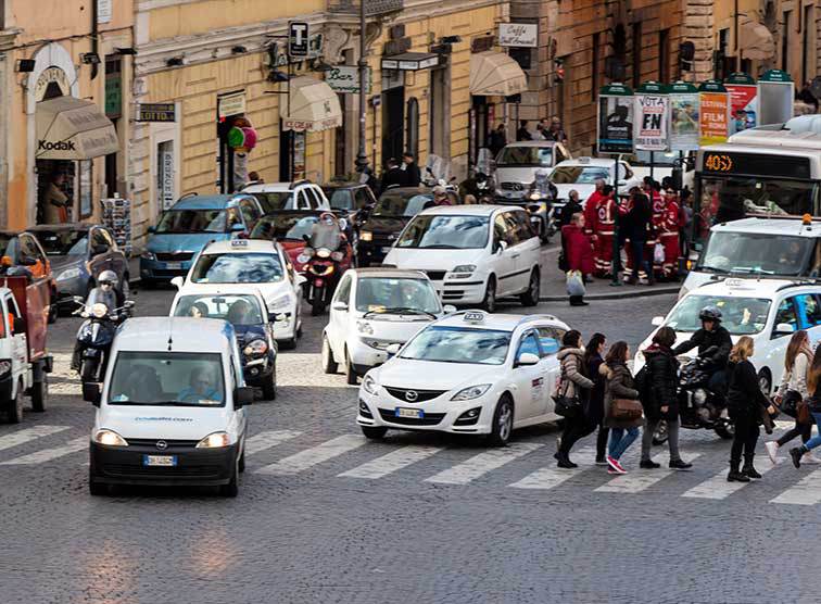 Strassenverkehr in Rom