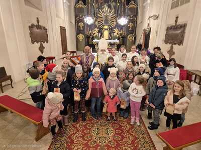 Nikolofeier in Asparn / © Patrick Schiesser Familienmesse mit Nikolofeier