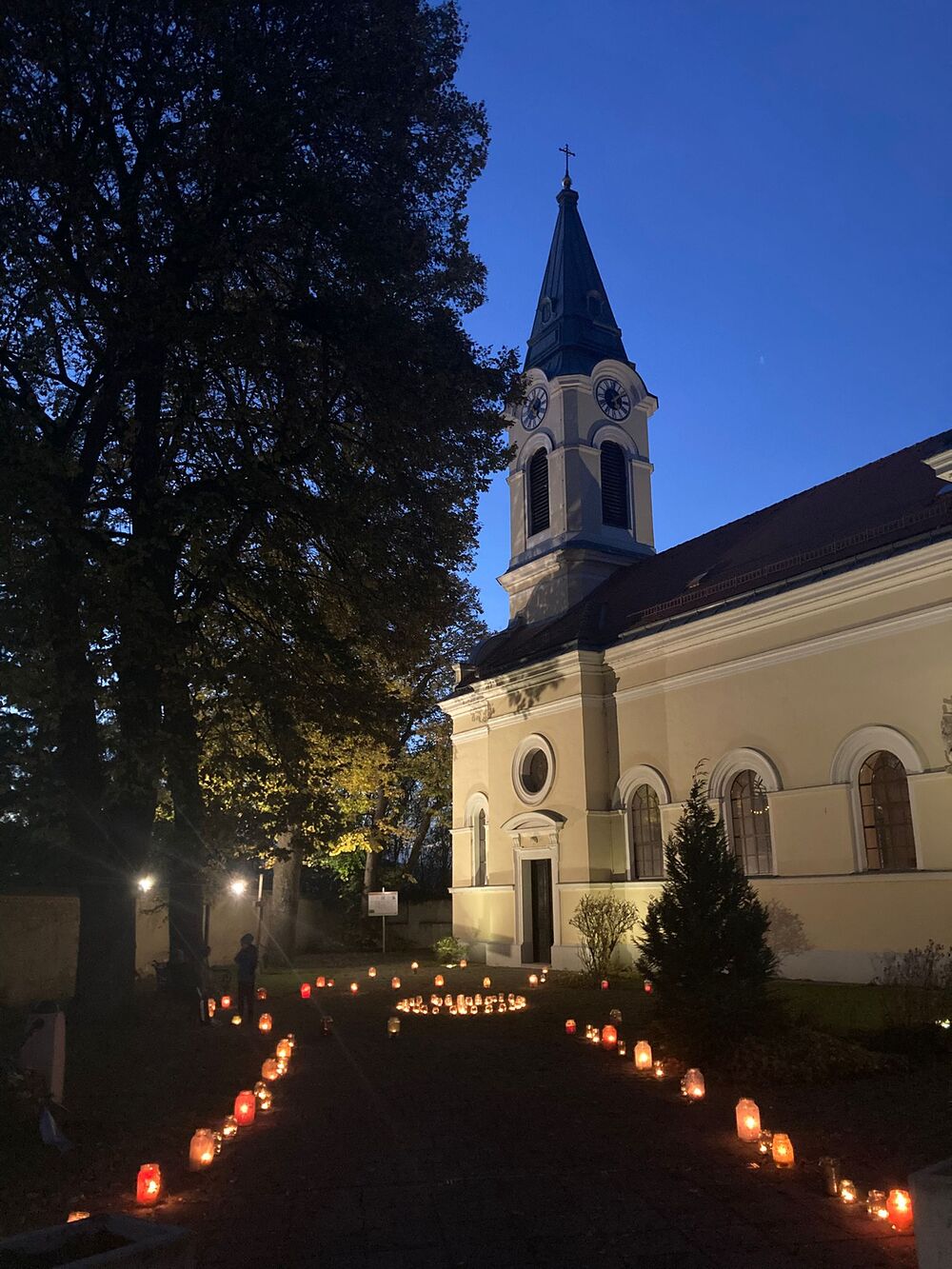 Nacht der 1000 Lichter in Tattendorf / Kathrin Kollenhofer / Pfarre Tattendorf Nacht der 1000 Lichter in Tattendorf