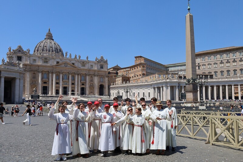 Papst an Ministranten: Mit Euch ist der Petersplatz noch schöner