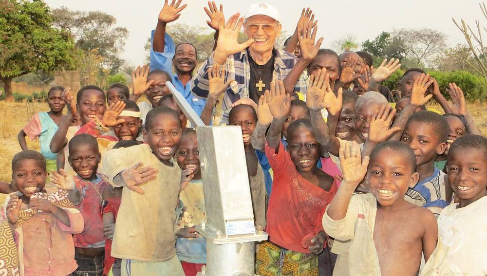 Salesianer-Missionar P. Kiesling feiert 90er im Kongo