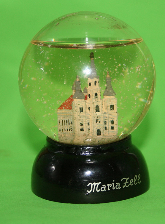 älteste Schneekigel mit der Basilika Maria Zell / Wiener Schneekugelmanufaktur