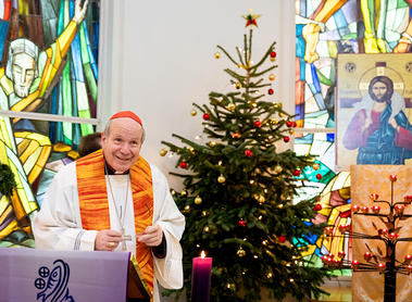 Häftlinge feiern Weihnachten mit Kardinal Schönborn