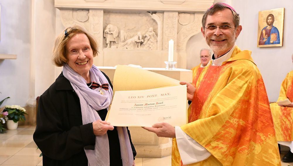 Historikerin Annemarie Fenzl mit päpstlichem Orden ausgezeichnet. / kathpress/Johannes Pernsteiner Historikerin Annemarie Fenzl mit päpstlichem Orden ausgezeichnet.