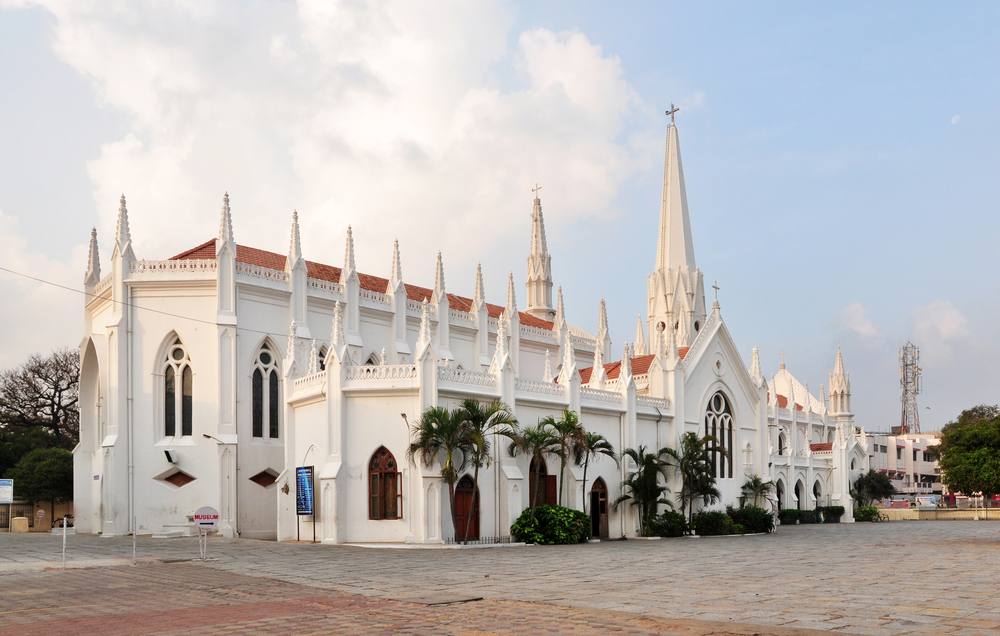 St. Thomas Basilika in Chennai Indien. Sie wurde im 16. Jahrhundert von den Portugiesen über dem Grab des Apostel Thomas gebaut. / shutterstock.com St. Thomas Basilika in Chennai Indien. Sie wurde im 16. Jahrhundert von den Portugiesen über dem Grab des Apostel Thomas gebaut.