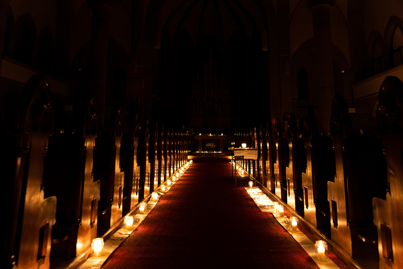 Am Abend des 31. Oktober erstrahlen in vielen Pfarren tausende Lichter: Sie möchten uns einstimmen auf das Allerheiligen-Fest. Kirchen, Kapellen, besondere Orte, Wege, Labyrinthe - viele verschiedene Projekte laden dazu ein, in eine besondere Atmosph