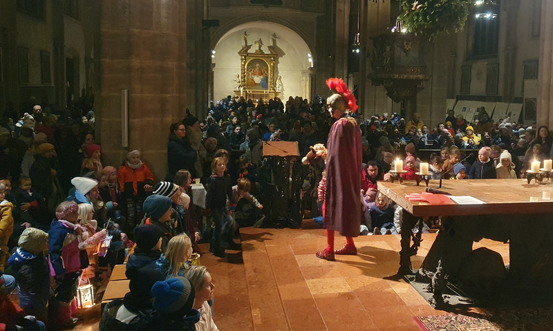 Volle Kirche beim Martinsfest in Mödling