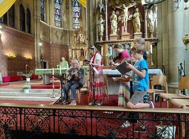 Feierliche eucharistiefeier / ZB